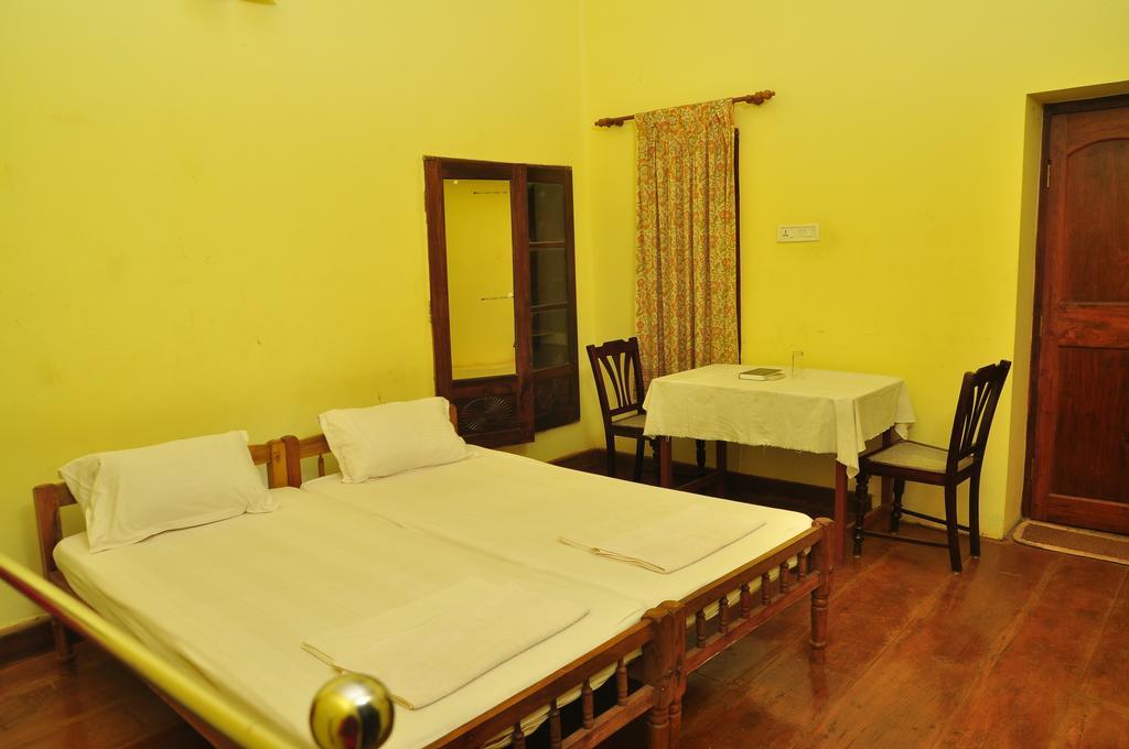 Toms Old Mansion Bed & Breakfast Kochi Екстериор снимка