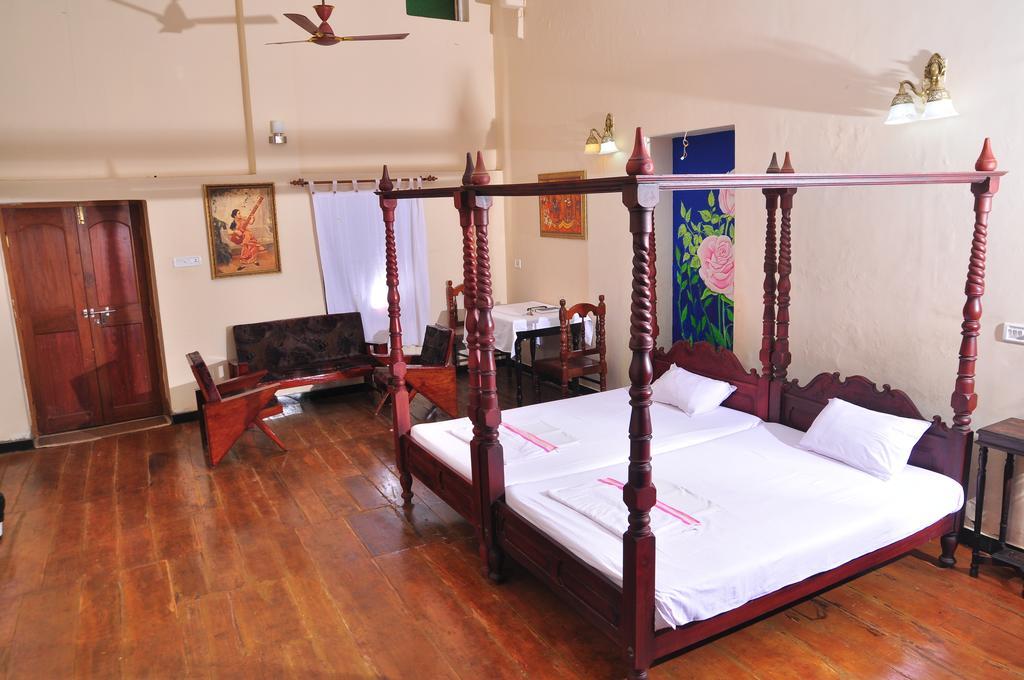 Toms Old Mansion Bed & Breakfast Kochi Екстериор снимка