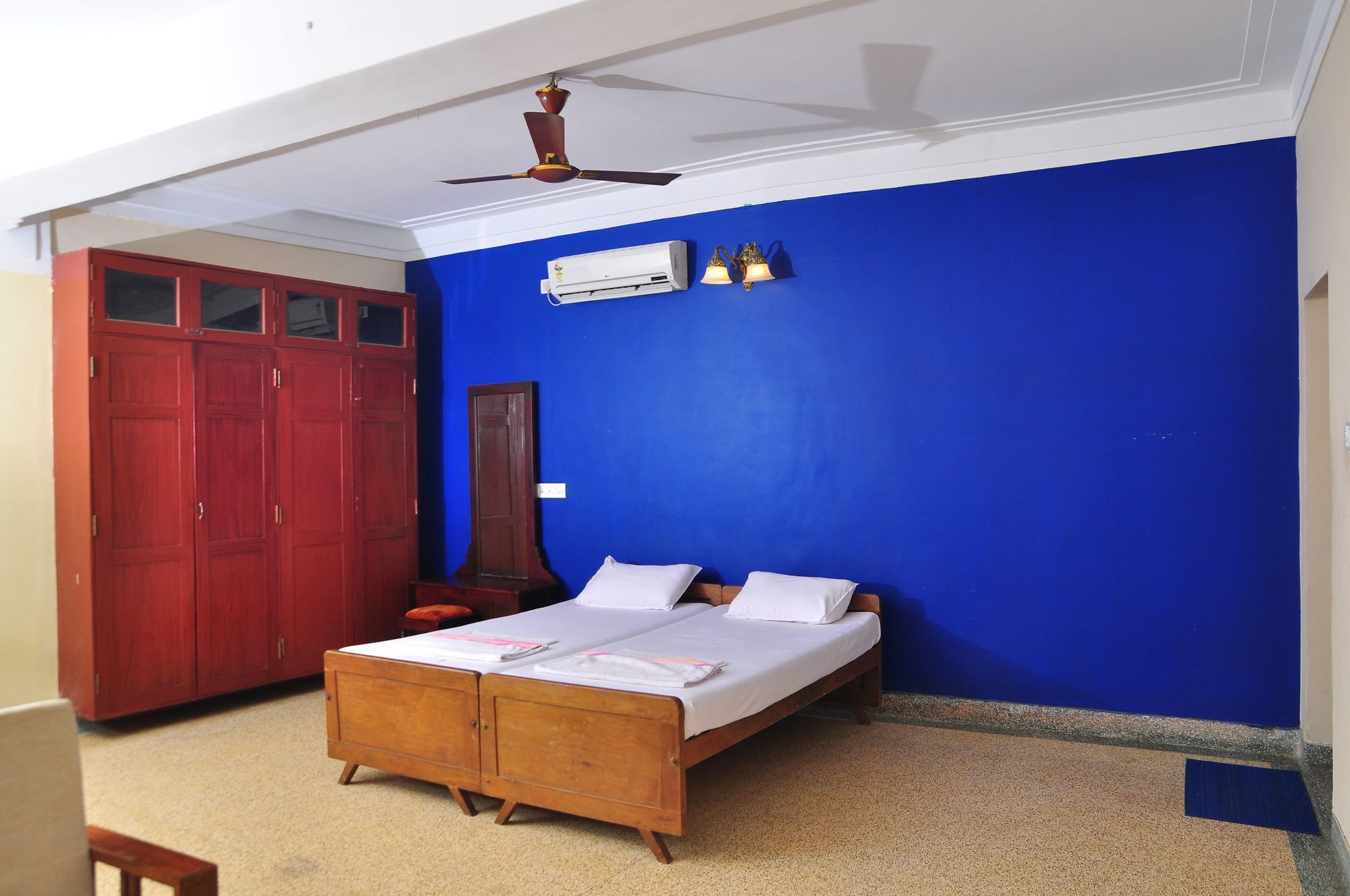 Toms Old Mansion Bed & Breakfast Kochi Екстериор снимка